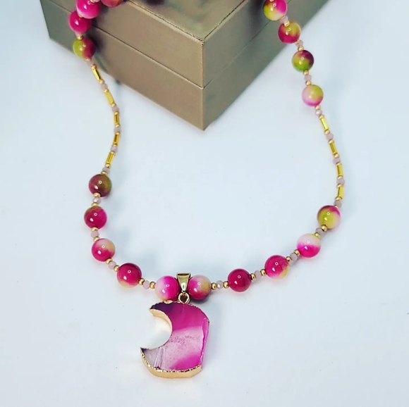 Pink Agate, moon charm necklace - Picture 1 of 4